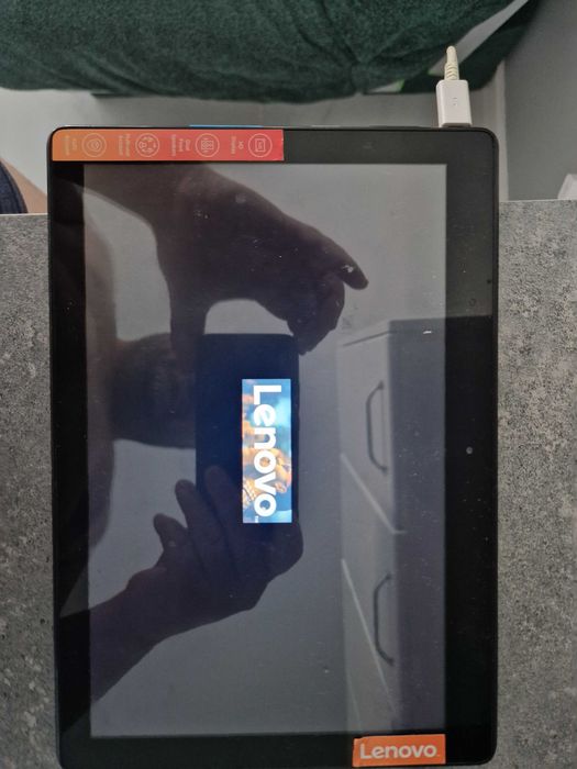 Таблет Lenovo Tab E10