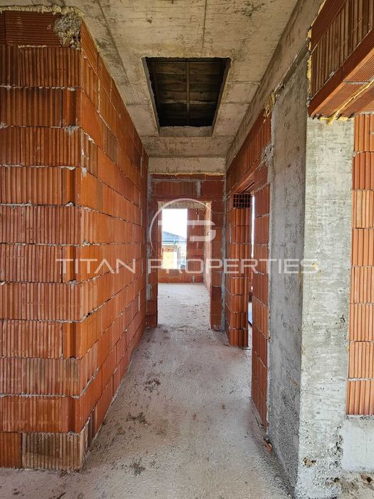 Двуетажна къща в Марково