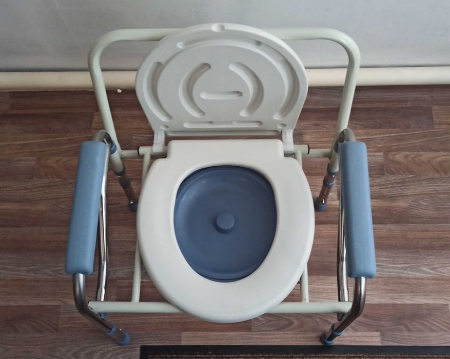 Продам кресло туалет