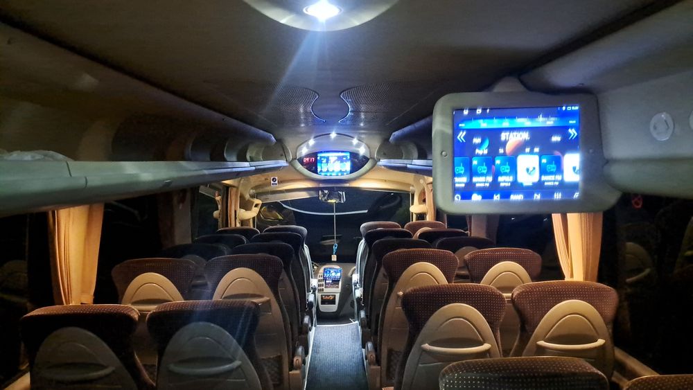 Transport persoane, excursii, team building uri, transferuri, etc