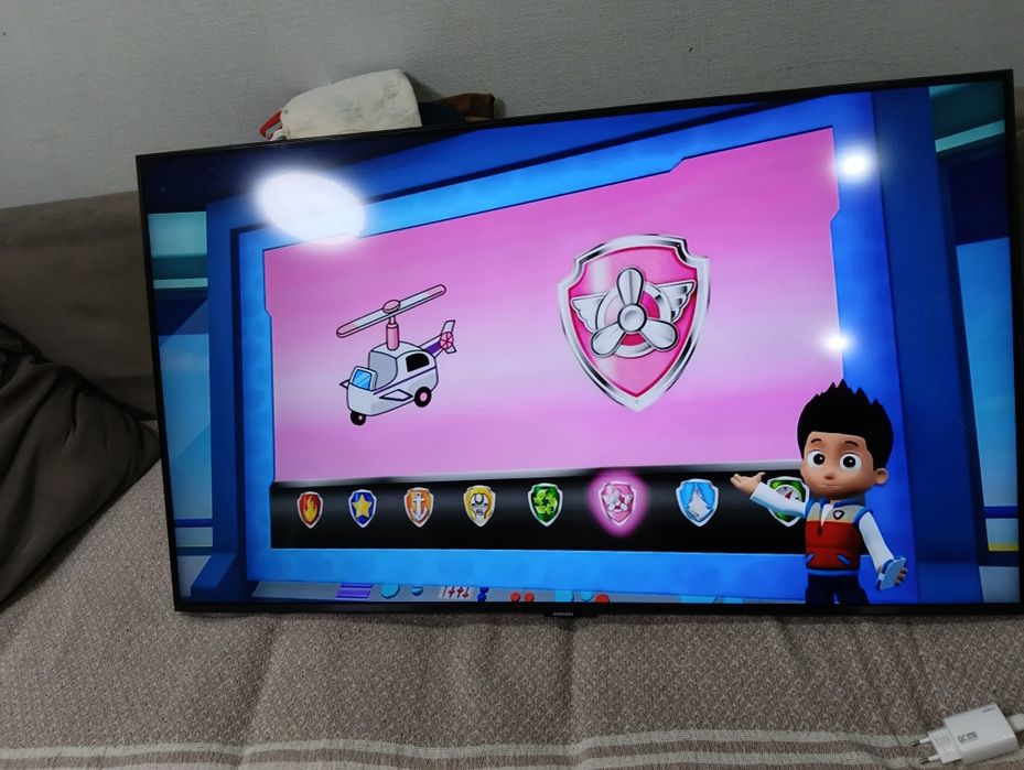 Продам телевизор 43 smart tv