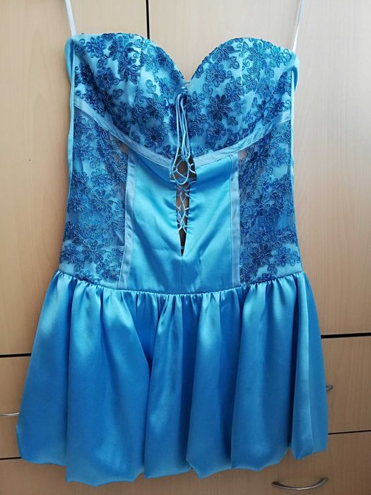 Чисто нова бална рокля