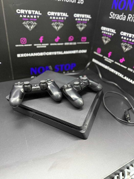 PlayStation 4 Slim 1Tb / 2 manete