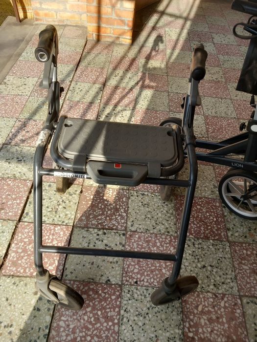Cărucioare pentru persoane cu handicap