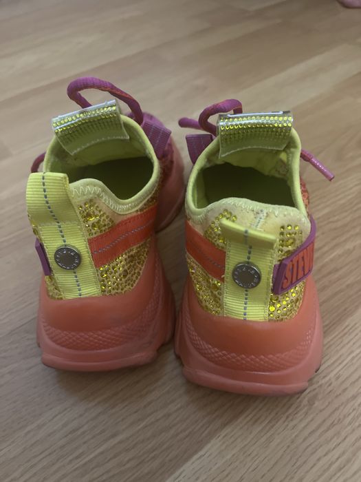 Кецове Steve Madden и кецове Зара