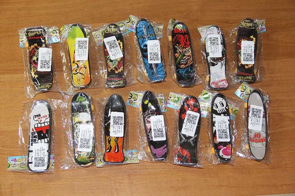 Пальчиковый скейтборд (фингерборд)