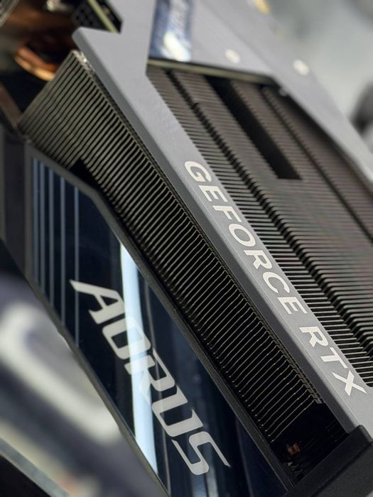 GeForce RTX 4070 Ti (GIGABYTE AORUS Elite)