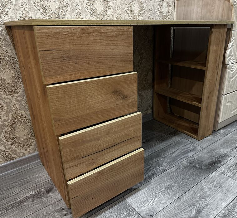 Продам письменный стол для работы и учебы