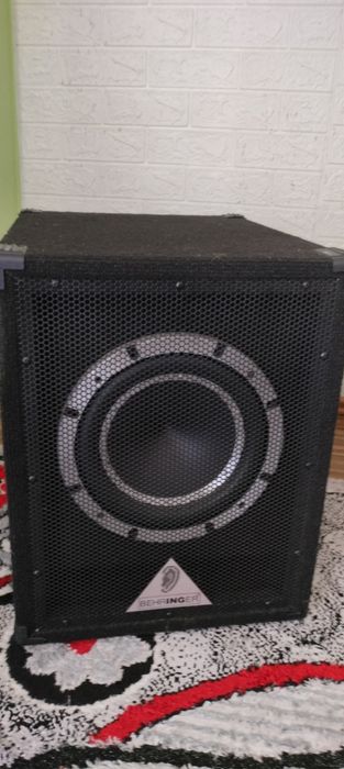 Vând subwoofer 25 cm.