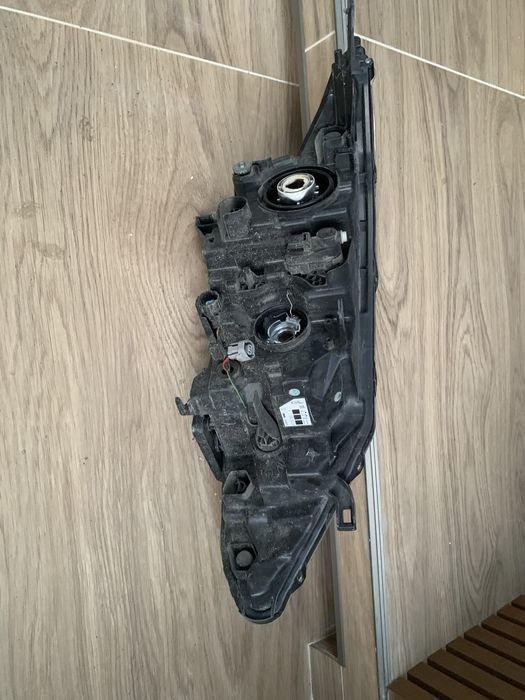 Far Nissan Qashqai j11 partea stanga an 2014/2015/2016/2017