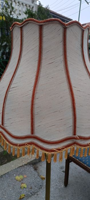 Лампион от месинг висок е 1м 55см работи с две крушки