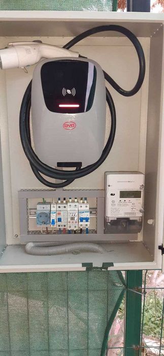 Установка зарядки чарджер на электромобиль