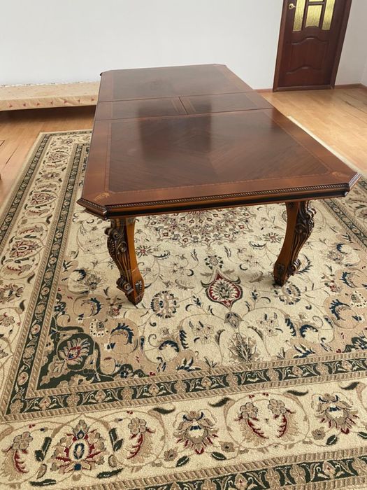 Стол для гостиной