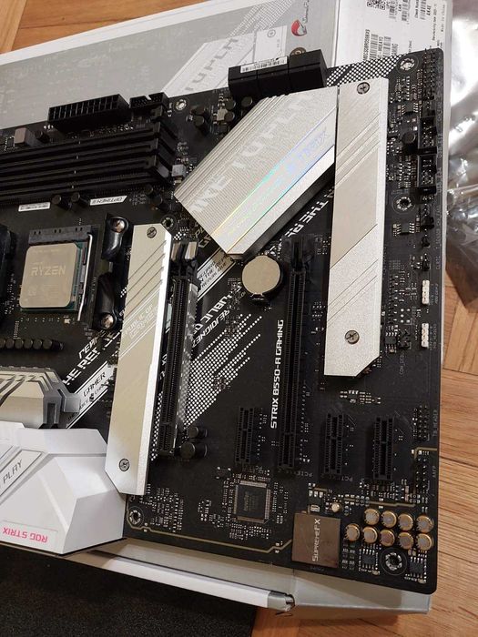 AMD Ryzen 7 5800X3D + Asus Rog Strix B550-A Gaming