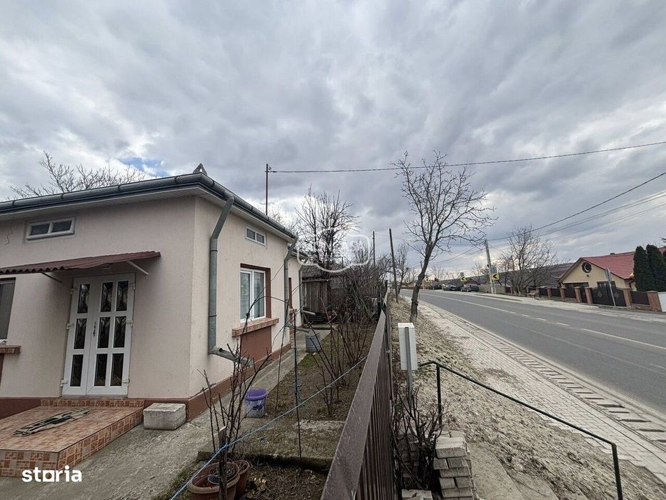 Casa si teren in Stauceni la strada principala