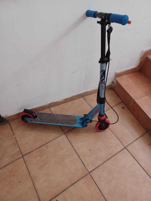 Vand trotinetă perfect functionala, Oxelo MID 5, pentru copii de 6-9 ani, pliabila si care are curea de purtat pe spate