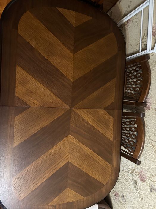 Продам раздвижной обеденный стол