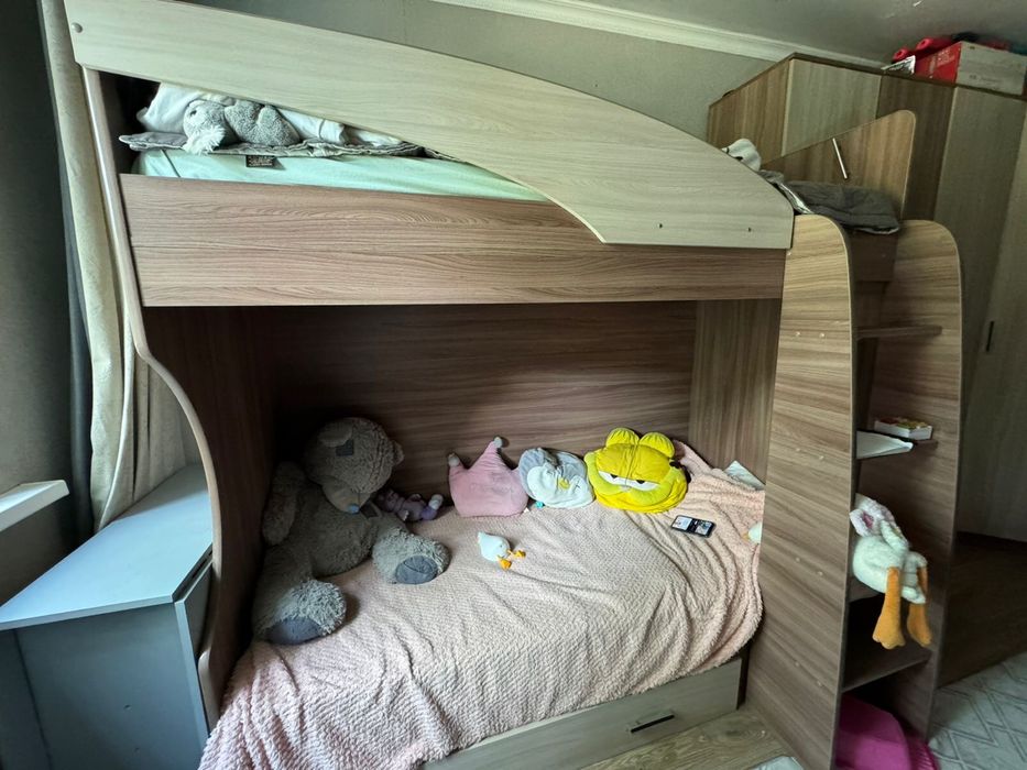 Продам двухьярусную кровать