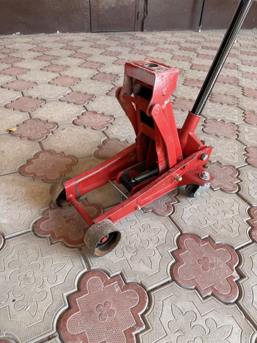 Продам домкрат 3т