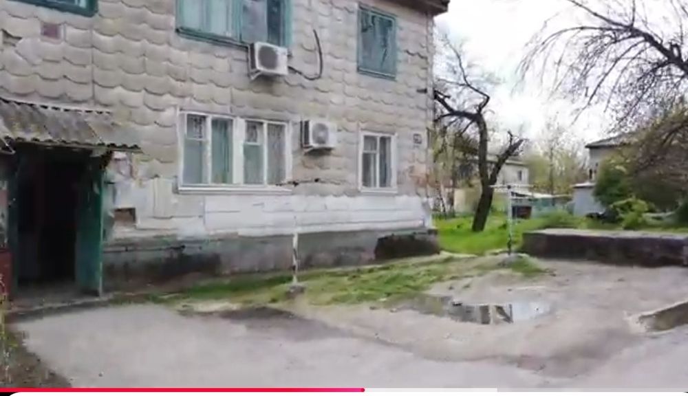 Спутник 3 продаётся 2 ком. одно подездны,