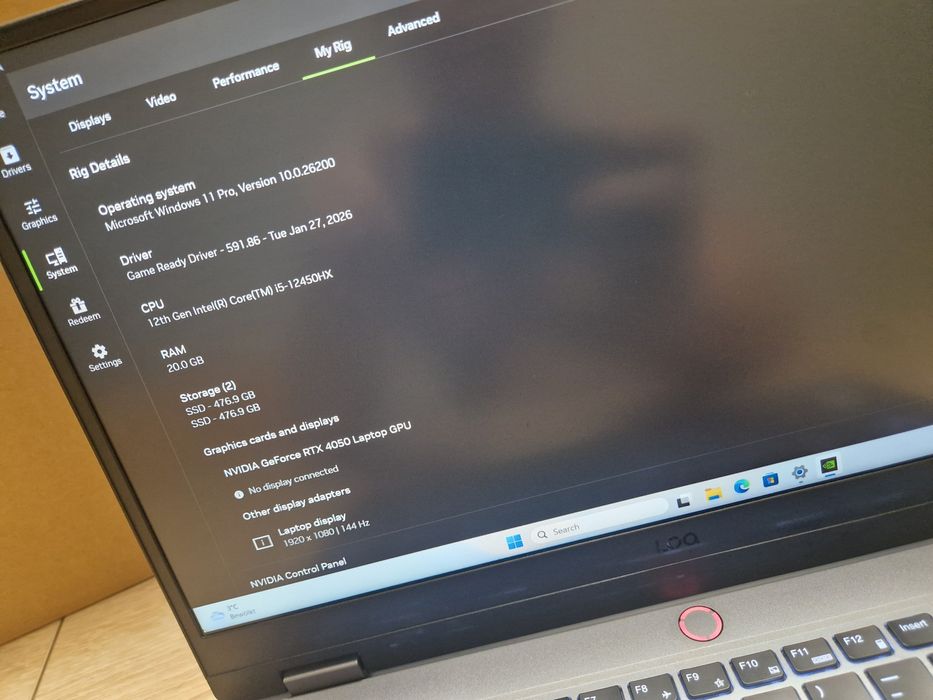 Геймърски лаптоп Lenovo LOQ 15IAX9