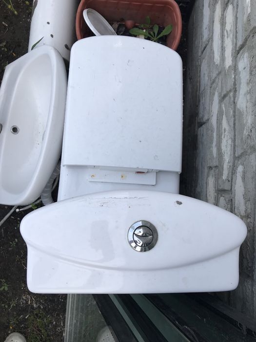 Продам б/у раковину и унитаз