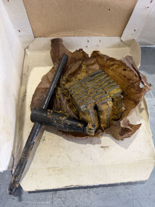 Нови универсали Ф200 с прави и обратни челюсти