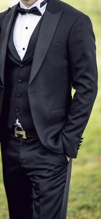 Костюм тип смокинг