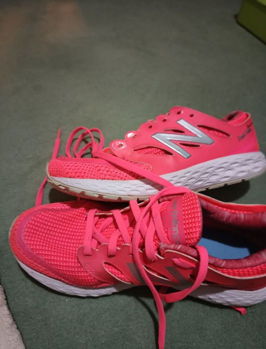 Adidași damaă New Balance 40