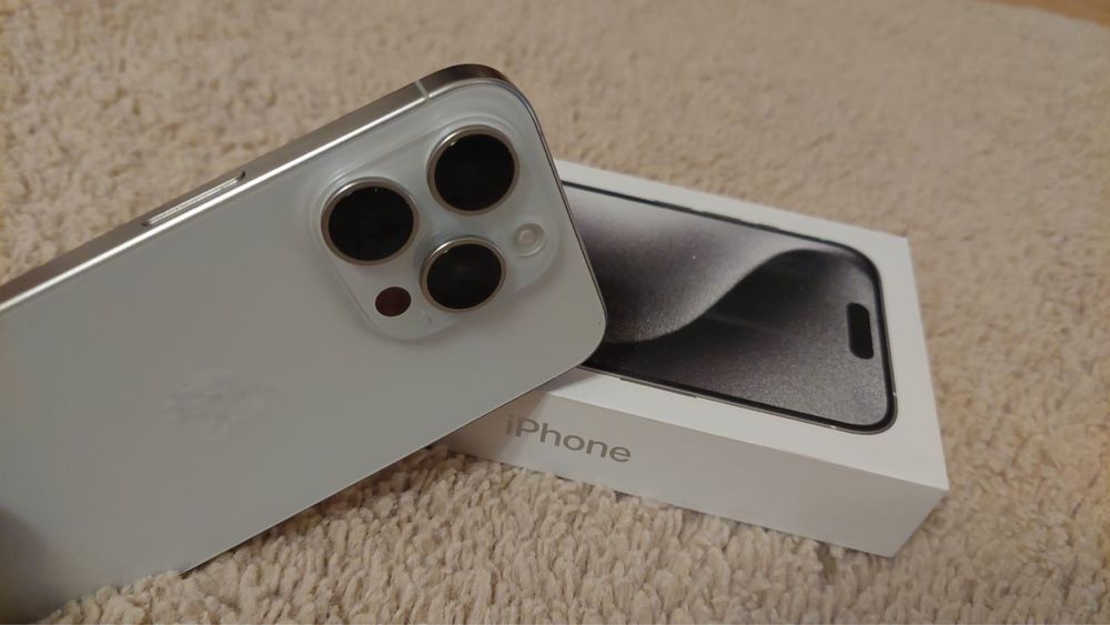 Iphone 15 Pro Titanium Alb 512 GB - impecabil, cutie + factura, huse