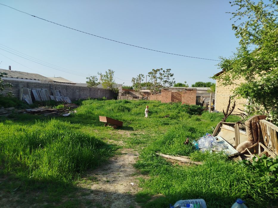 Hovli sotiladi (yer)