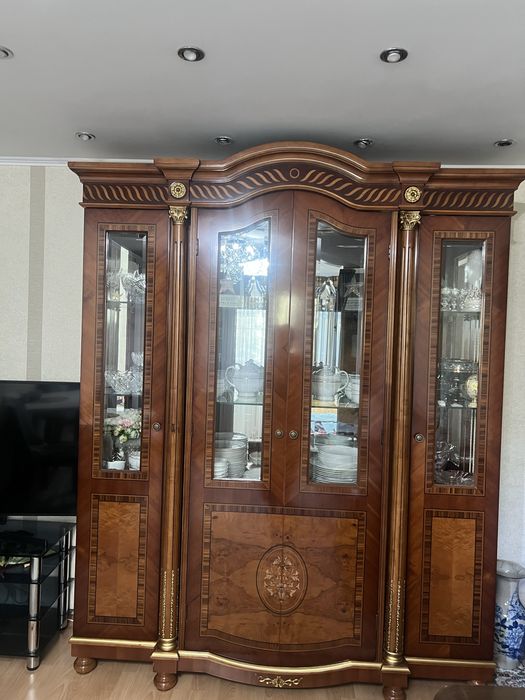 Сервант витрина доя гостинной комнаты