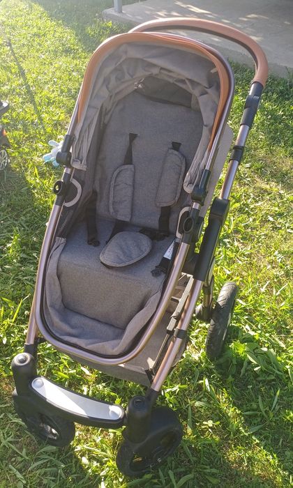 Carucior 3 în 1 .