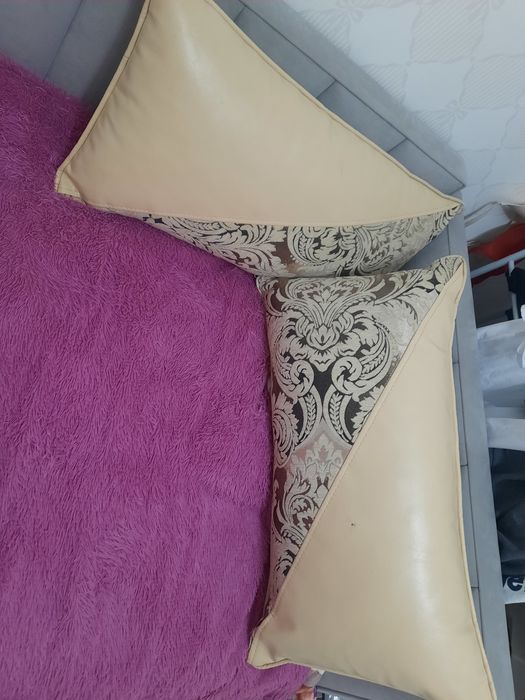 Декоративные  подушки на диван