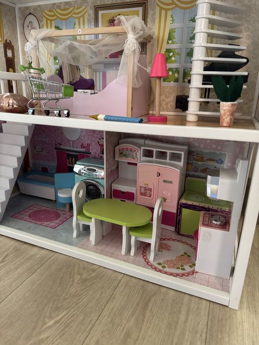 Продам кукольный домик