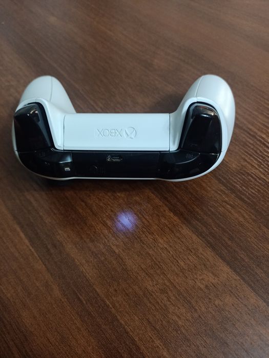 Продам геймпад для Xbox one S