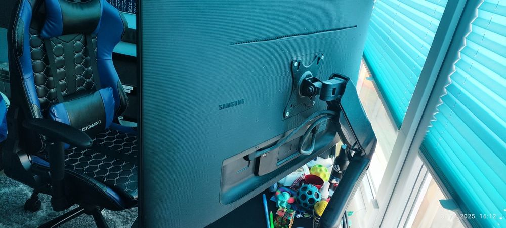 Смарт монитор Samsung S32AM700UU