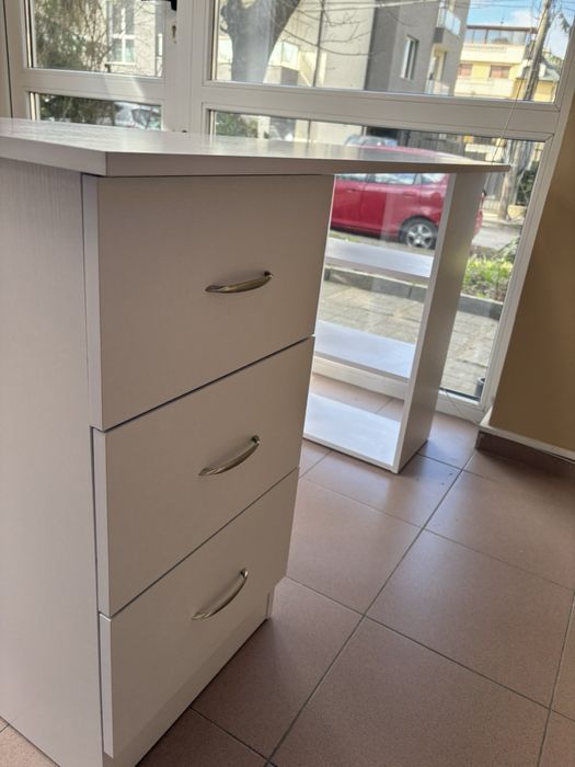 Бюро за маникюр с два стола