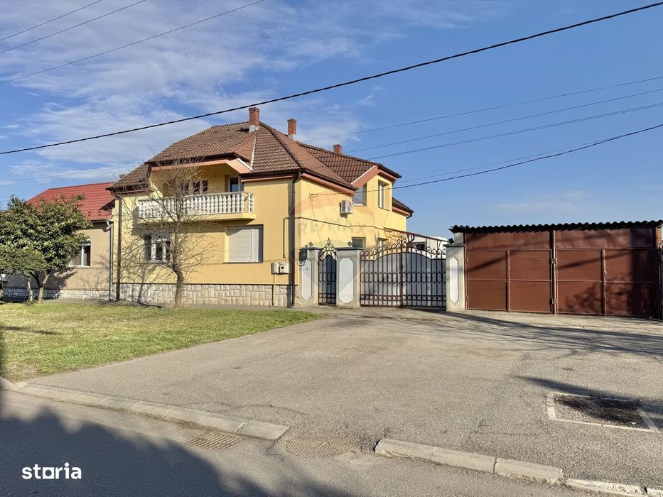 Casă / Vilă cu 6 camere de închiriat în zona Iosia