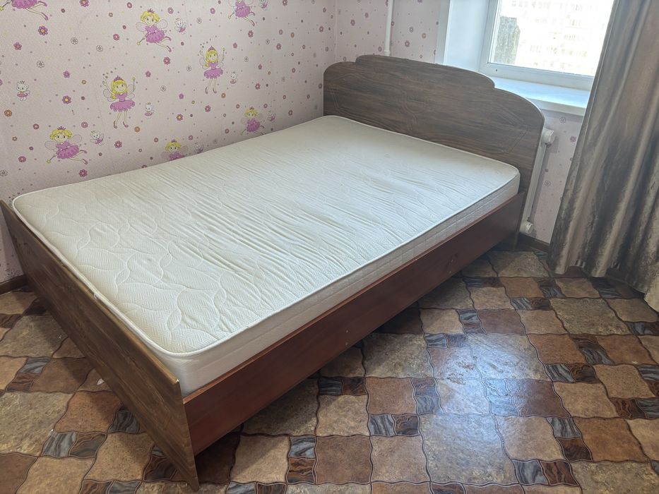 Кровать спальная