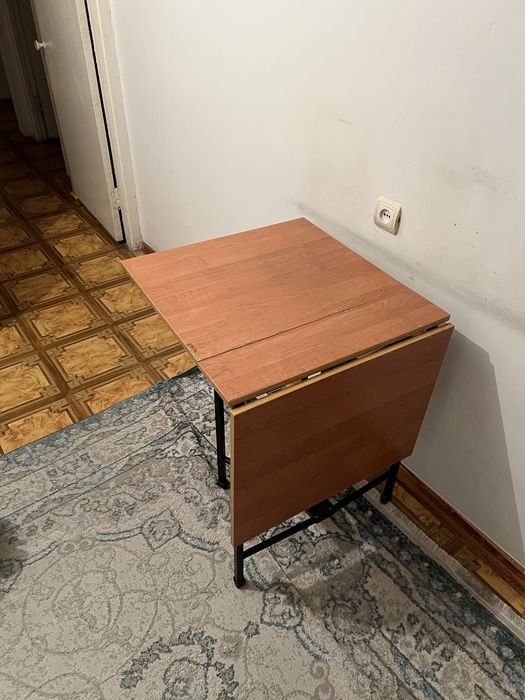Продам стол небольшой срочно!
