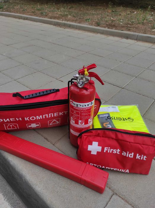 Авариен комплект за МПС (Авто комплект) / Пожарогасител за кола/бус
