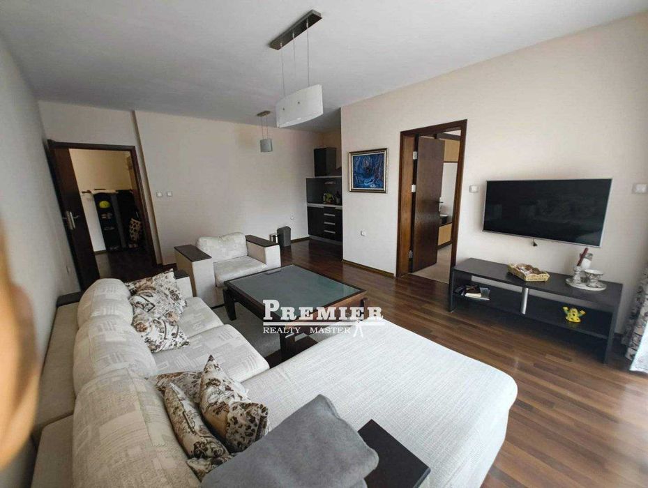Продава се напълно обзаведен апартамент с две спални в комплекс Menada Villa Bonita