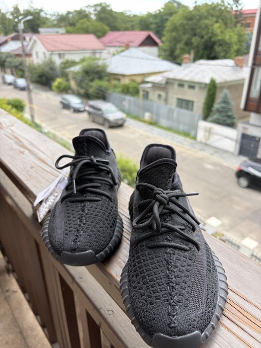 Adidas Yeezy 350 black
