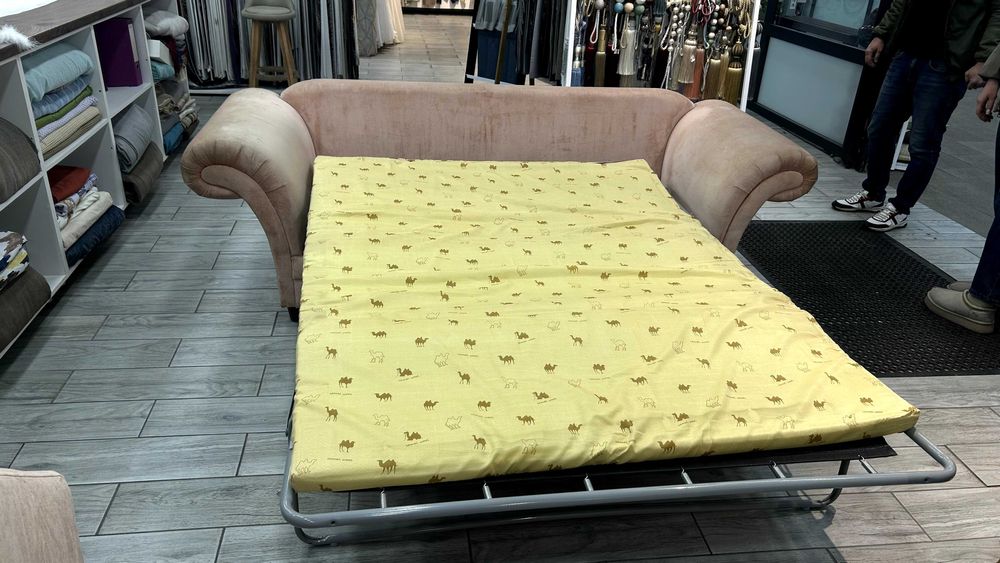 Продам Диван в хорошем состоянии