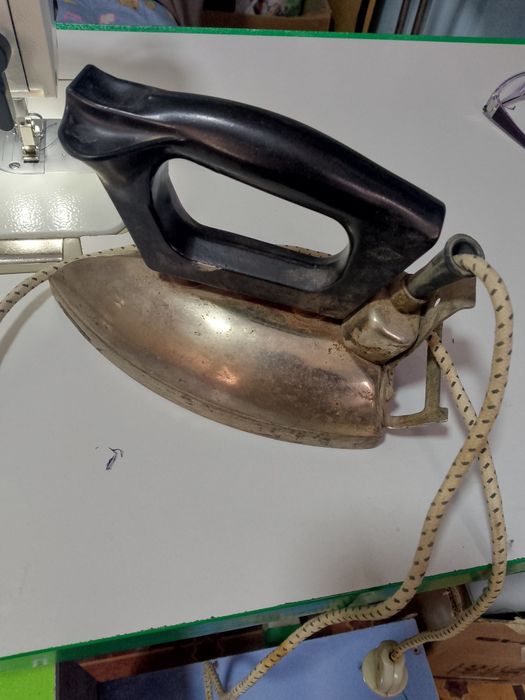 Продается советский тяжёлый утюг