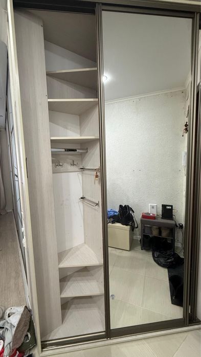 Продам угловой шкаф