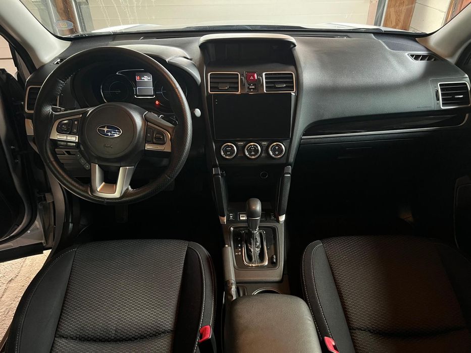 Vând subaru forester