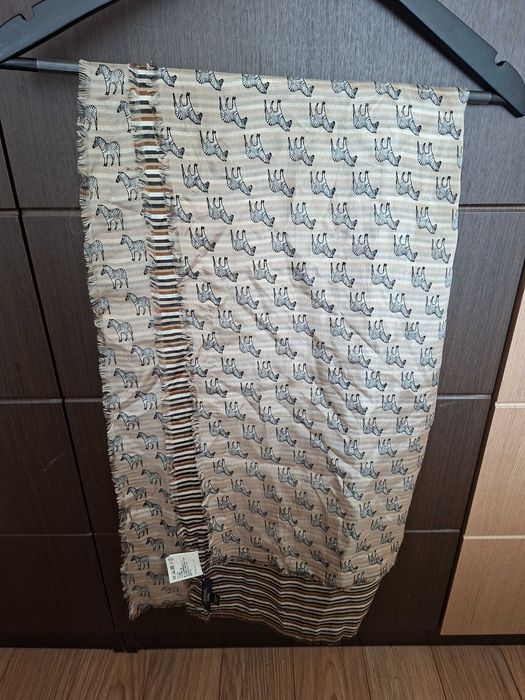Копринен шал на Max Mara