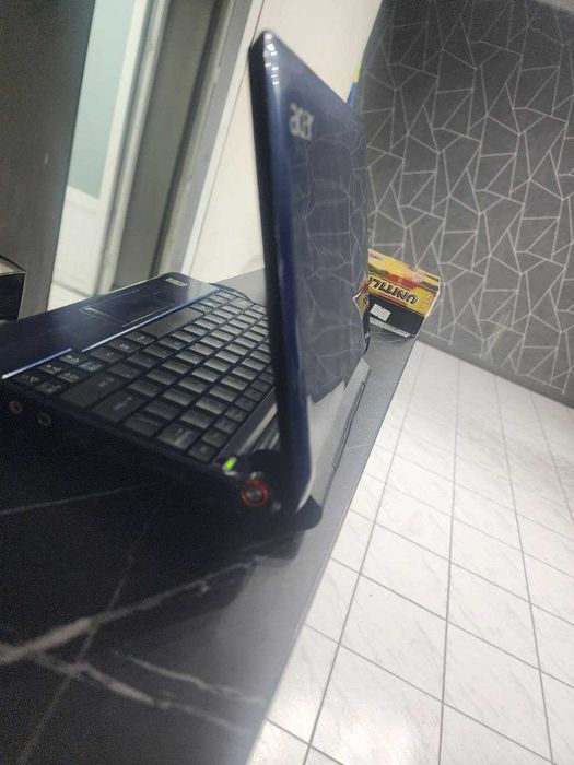 Acer Aspire one ZG5 бюджетный нетбук  windows 7